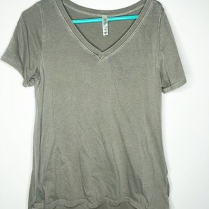Medium army green LuLaRoe Christy tee